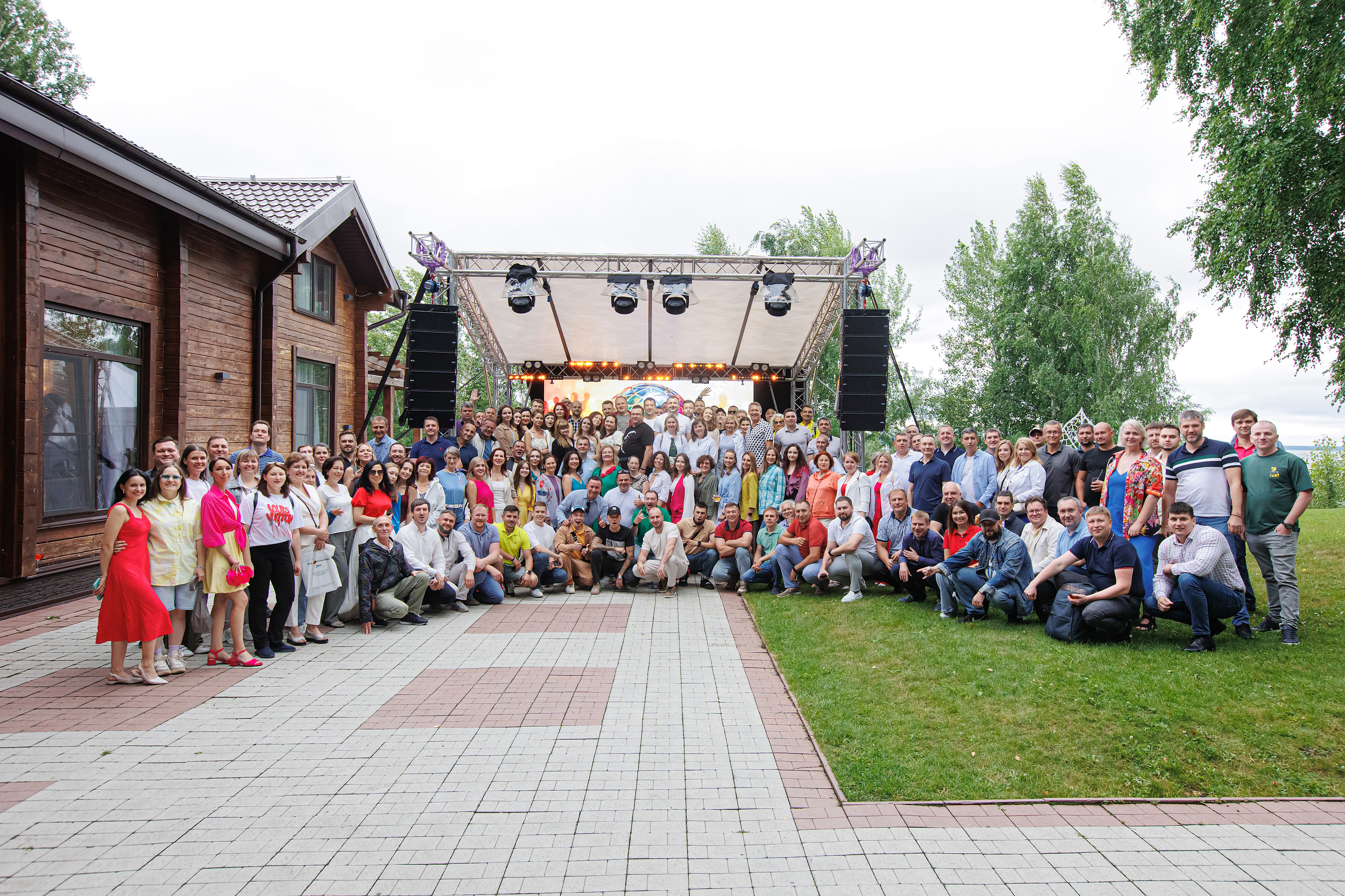 800+ сотрудников